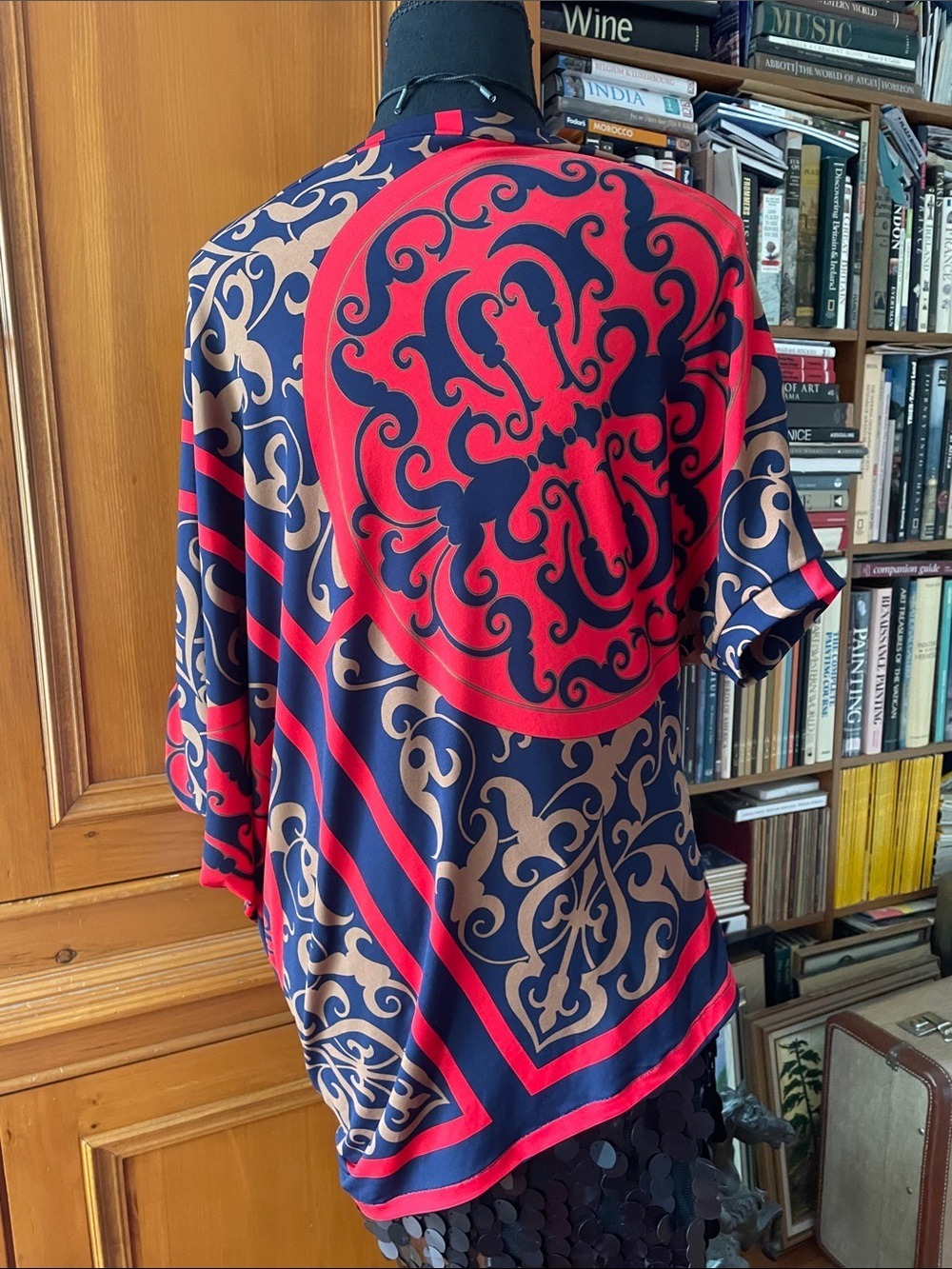 🇨🇦 Asymmetrical Women's Draped Print Blouse in Navy, Red & Beige - One Size - Picture 5 of 11